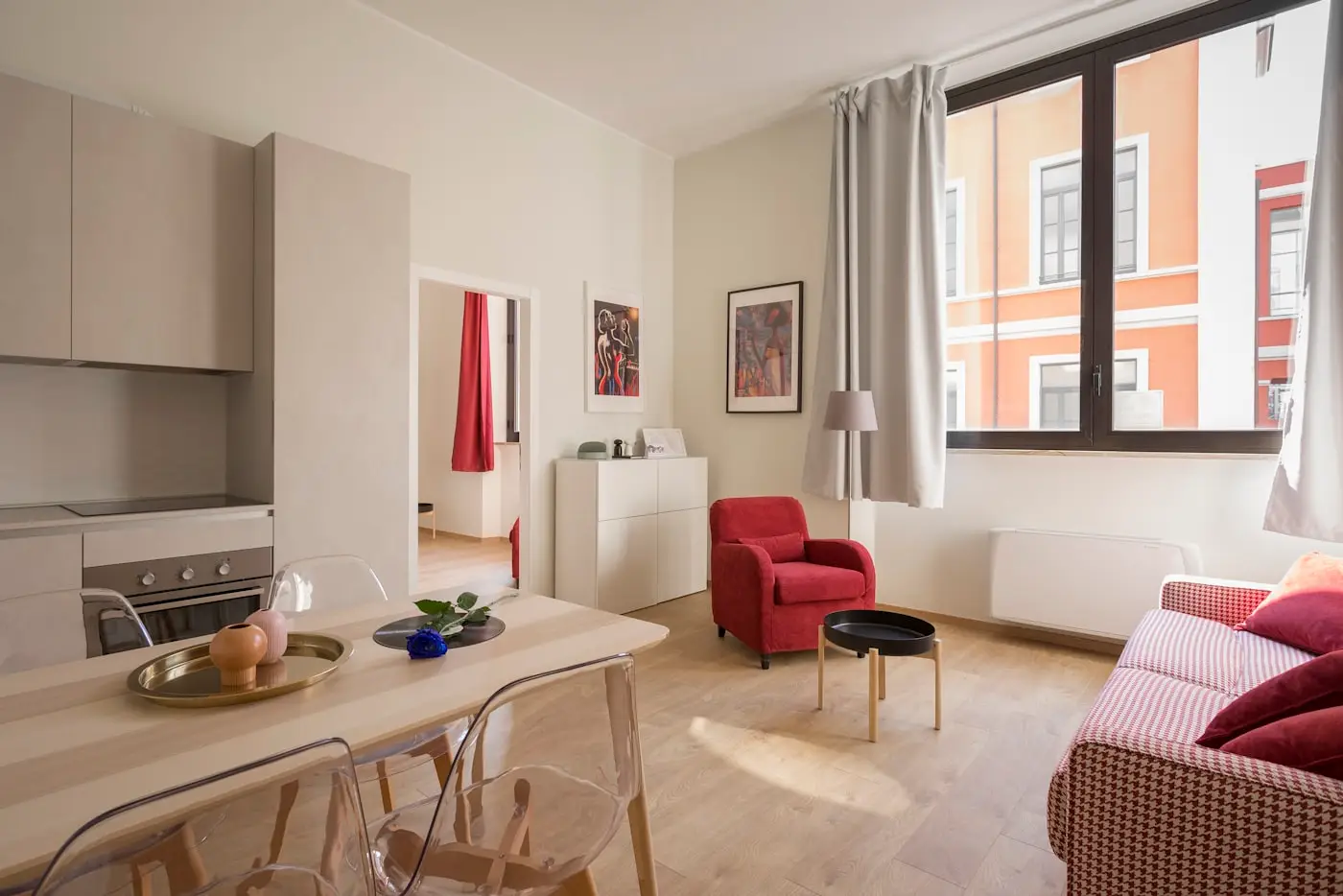 Čist udobni interijer apartmana