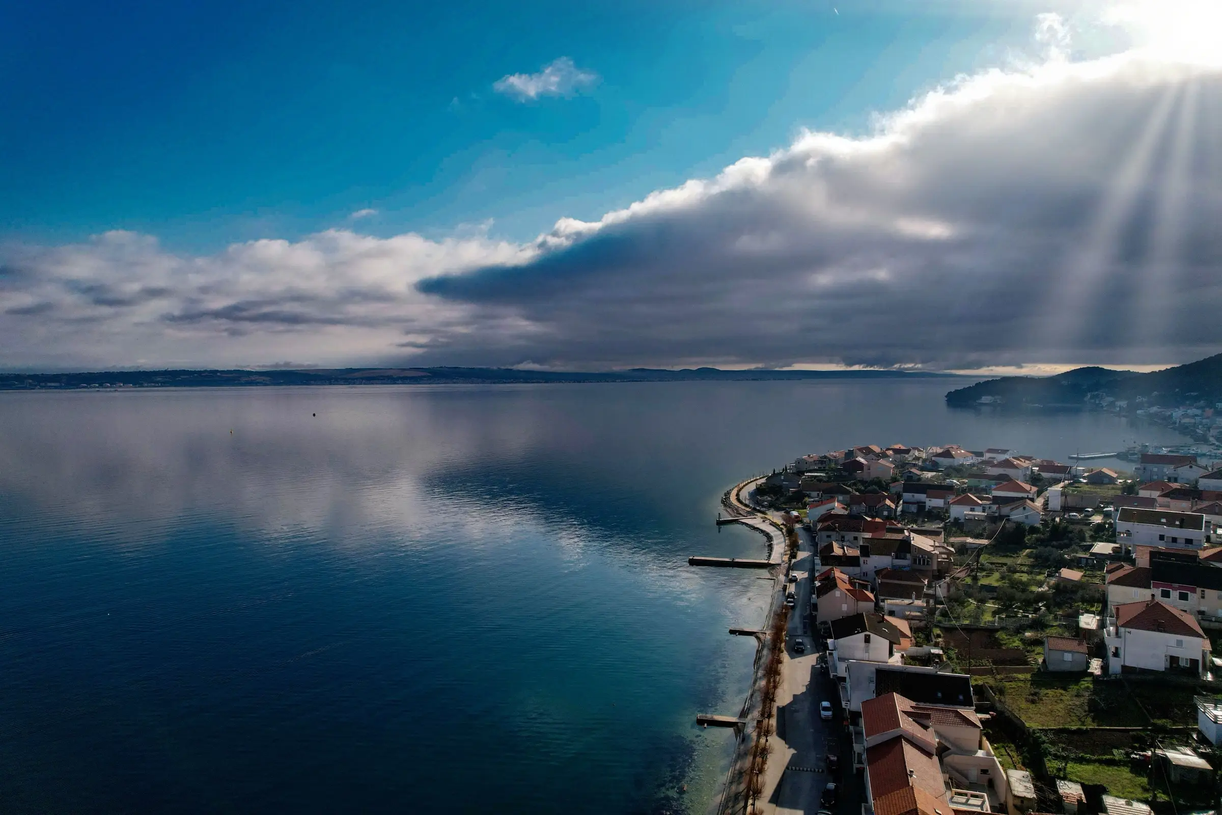Panorama Kali na otoku Ugljanu s pogledom na more