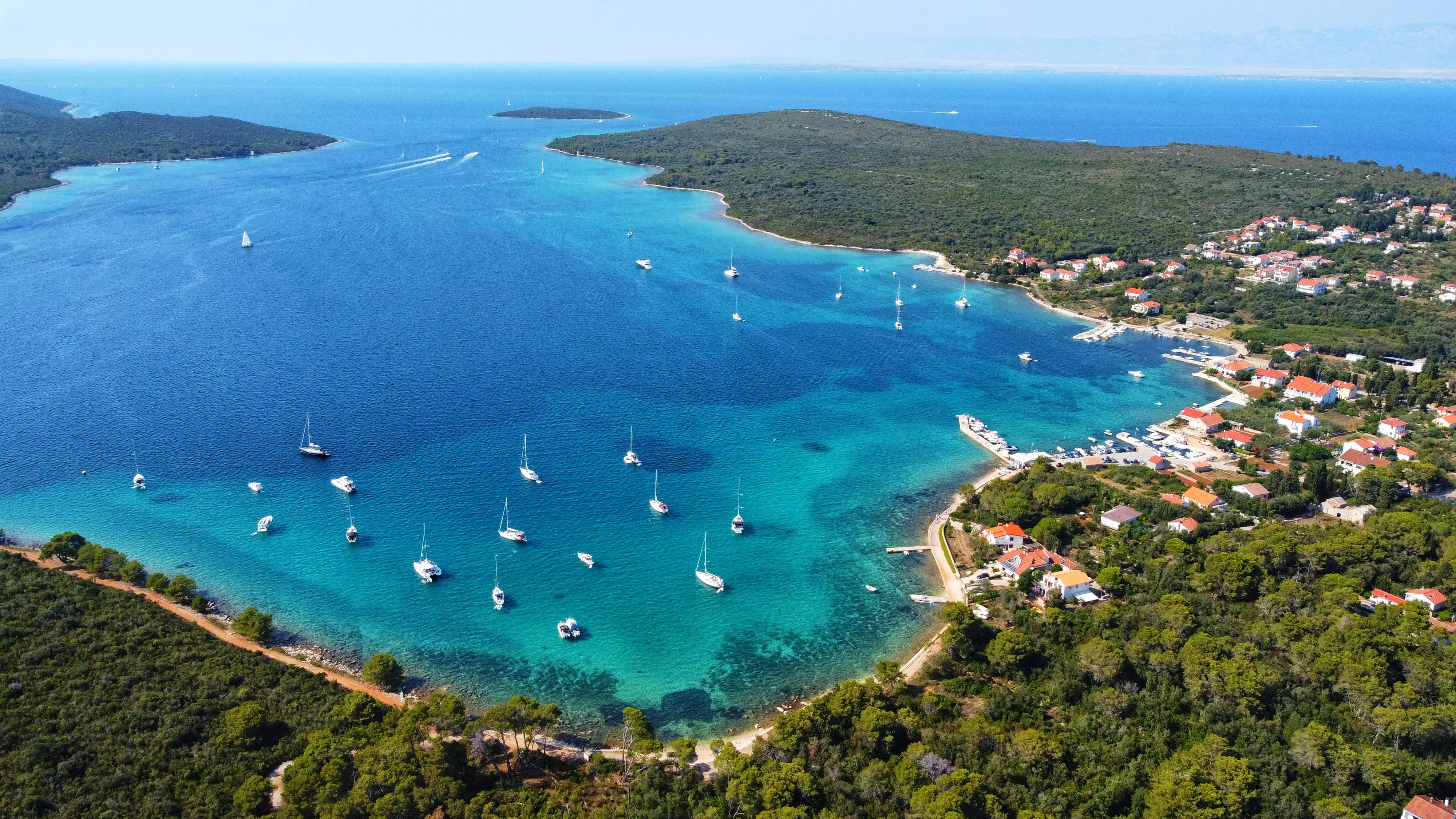 Zračni pogled na obalu i apartmane